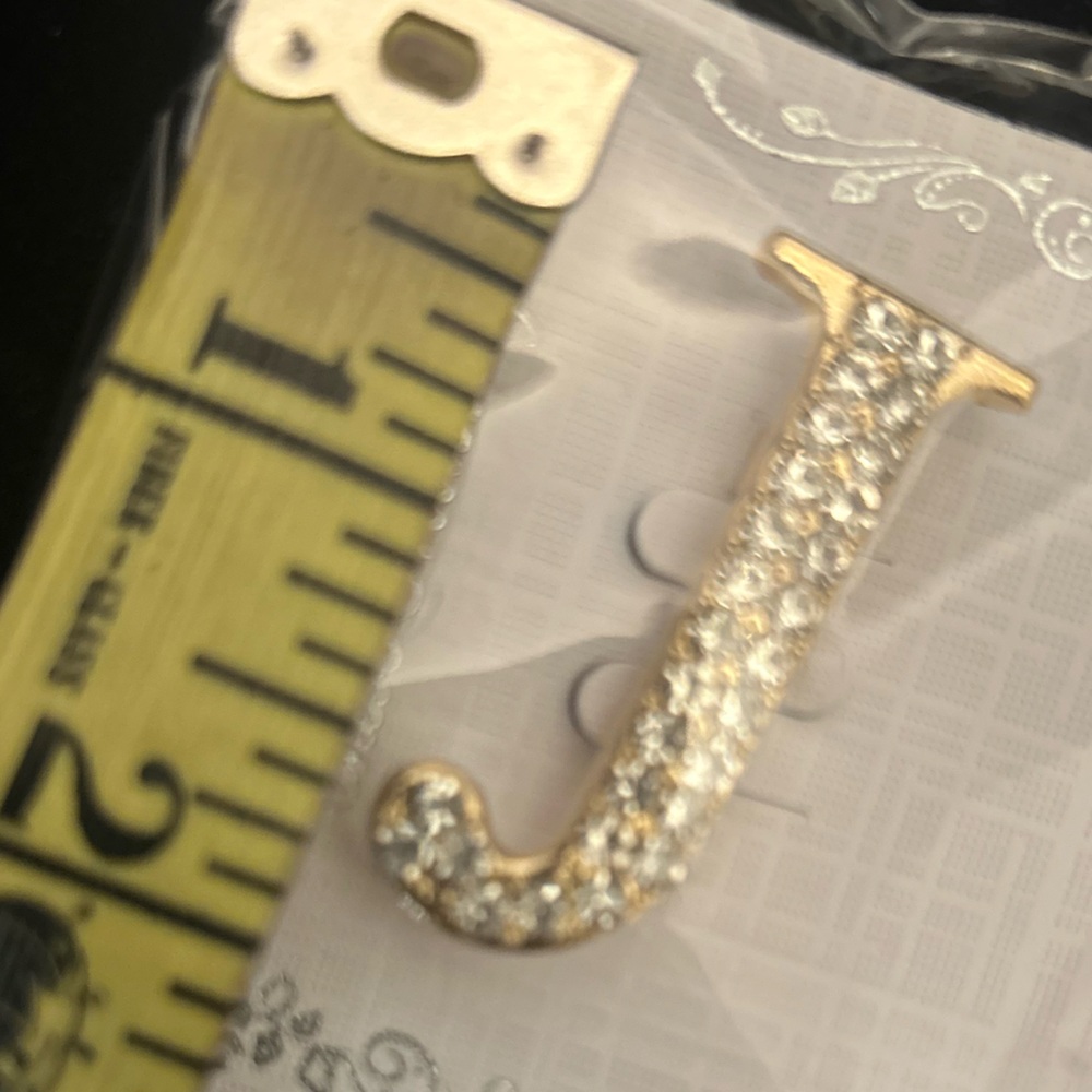 Elegant rhinestone letter “J” brooch Gold  tone - Picture 2 of 2